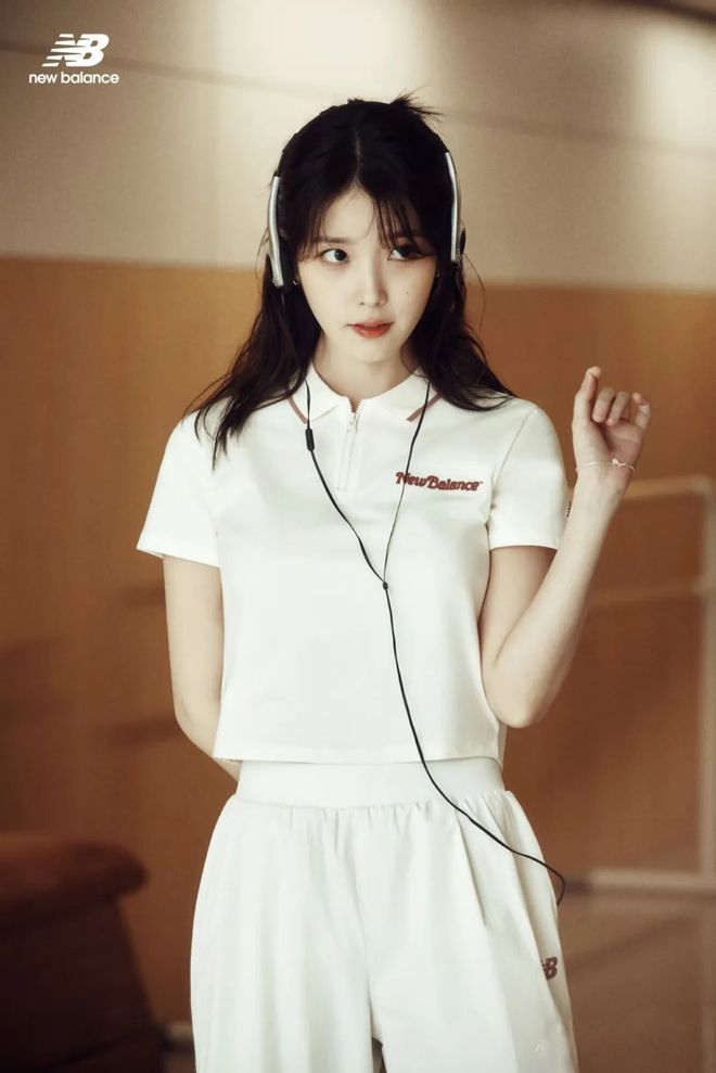 都灵和IU的绽放满足了少女的全部幻想凯时尊龙人生就是博本周时髦大事｜陈(图16)