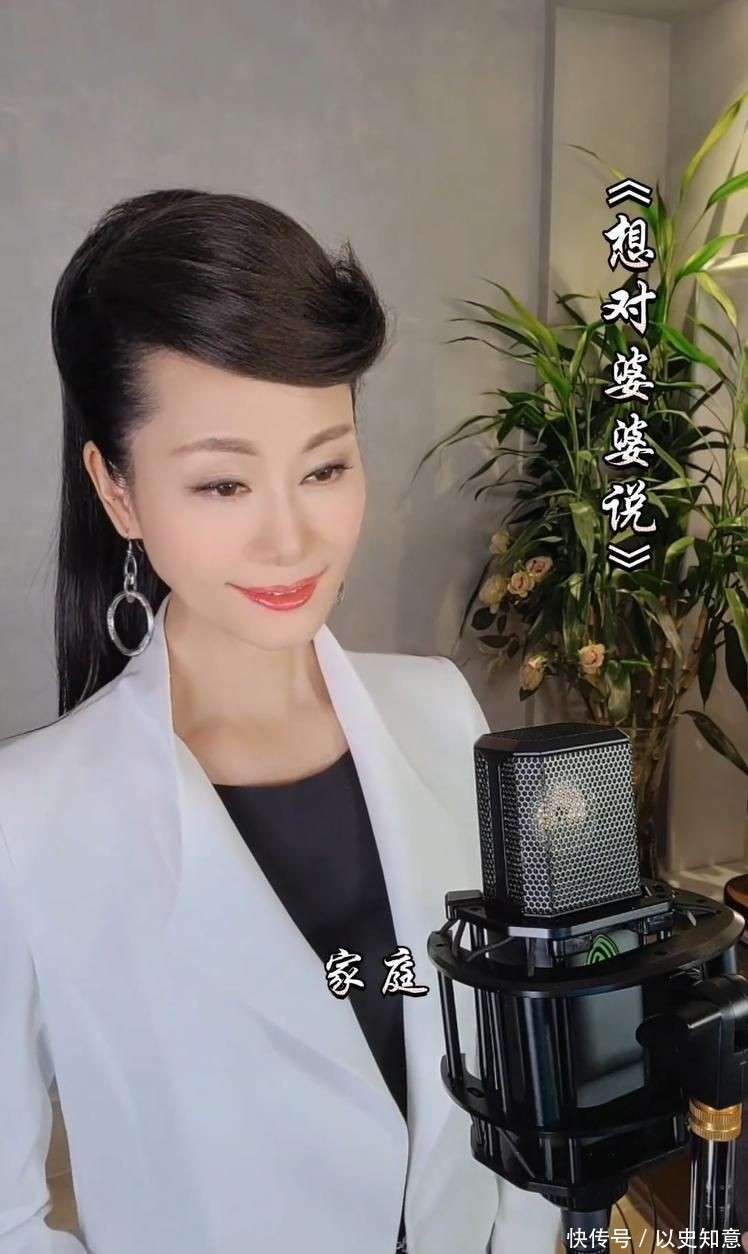 做饭颠勺打蛋样样精通二婚老公年轻帅气尊龙凯时网站59岁于文华在北京别墅(图4)