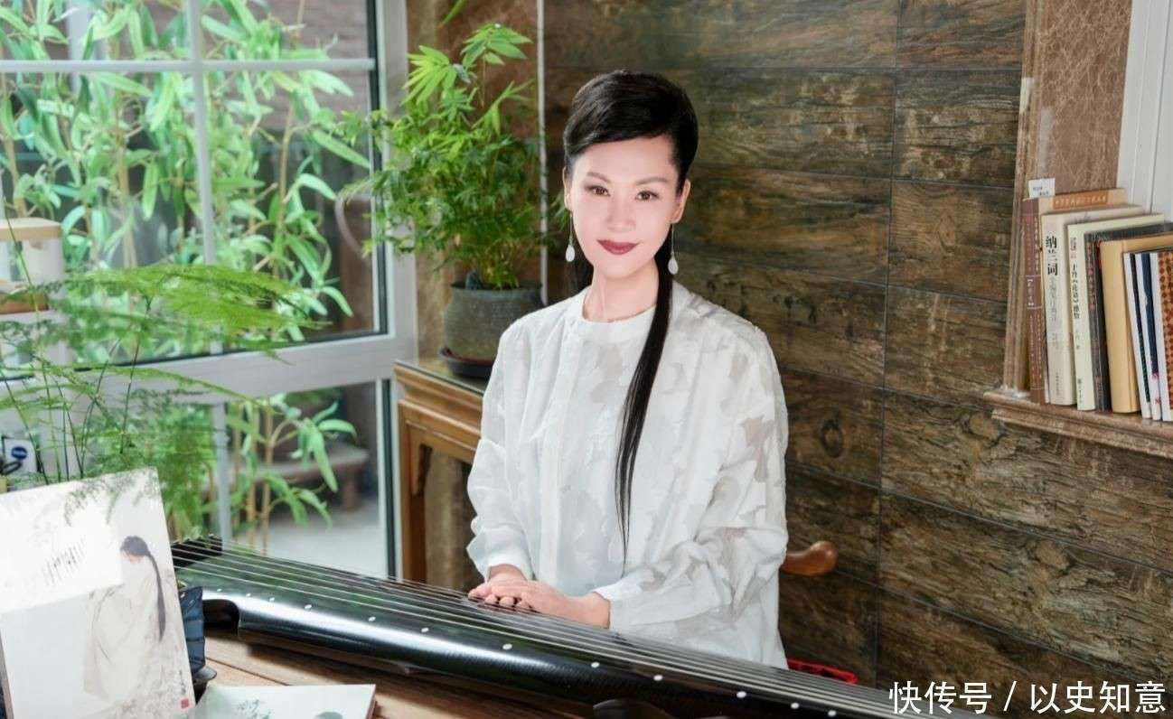做饭颠勺打蛋样样精通二婚老公年轻帅气尊龙凯时网站59岁于文华在北京别墅(图12)